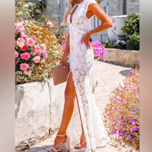 Aakaa Dresses & Skirts - Aakaa Floral Lace Maxi Dress